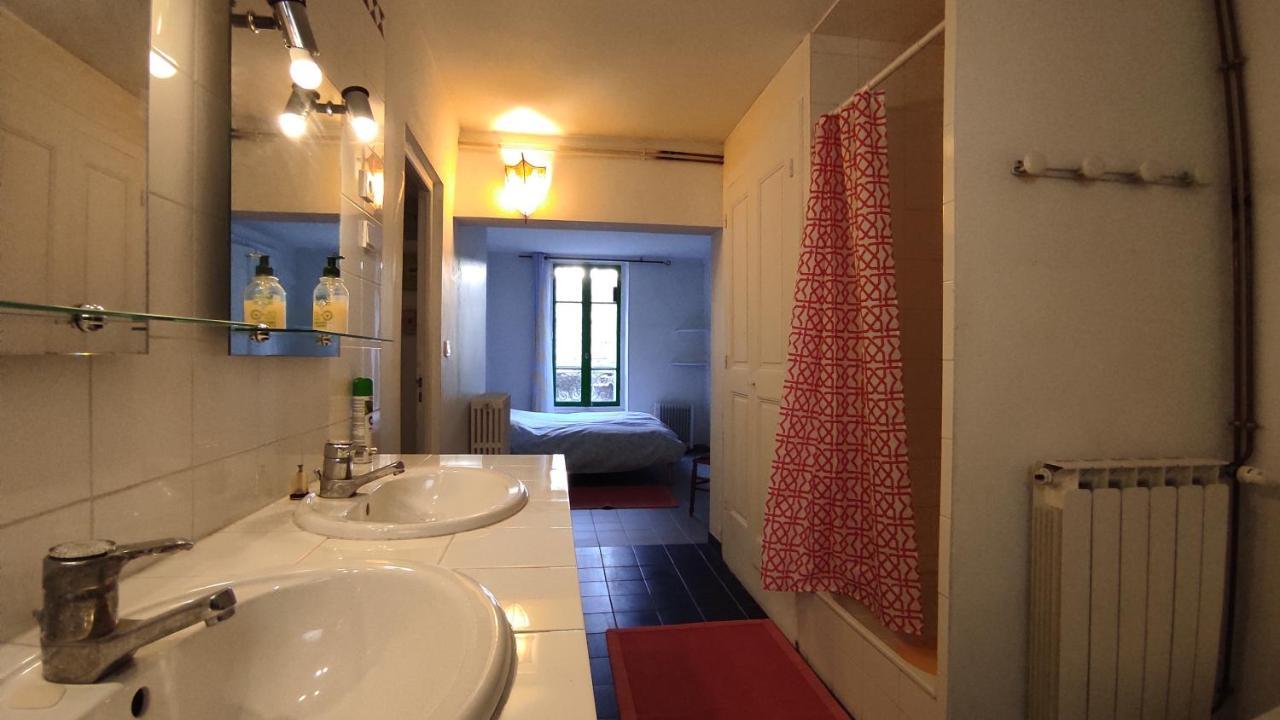 Grande maison ancienne simple et spacieuse. Vichy Extérieur photo