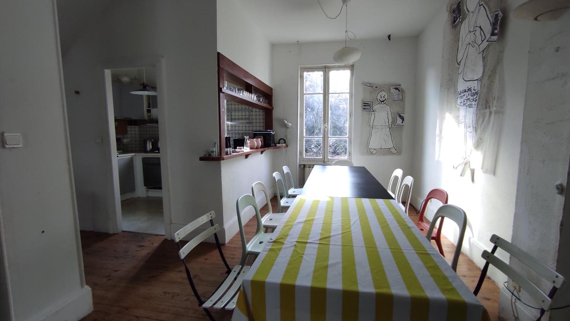 Grande maison ancienne simple et spacieuse. Vichy Extérieur photo